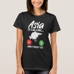 Asien ruft an und er muss nach Asien gehen T-Shirt