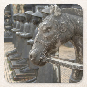 Asien, Vietnam. Figuren und Pferdestatuen Rechteckiger Pappuntersetzer