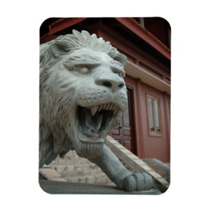 Asien, Vietnam. Löwenskulptur bei Chau Doc Magnet