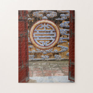 Asien, Vietnam. Verzierte Wand an der Zitadelle Puzzle