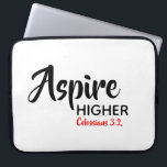 ASPIRE HIGHER Inspiration Christliche Schrift Laptopschutzhülle<br><div class="desc">Inspirationsbotschaft - Aspire Higher - mit Schriftzeichen Colossians 3:2 "Set deinen Geist auf die Dinge oben". Eine motivierend Nachricht, einfach aber stilvoll dargestellt. Text ist vollständig anpassbar, sodass Sie mit Ihrer eigenen Lieblingsnachricht und Scripturreferenz personalisieren können, oder Sie können verlassen, wie es ist. Ein großartiges Geschenk das ganze Jahr über...</div>