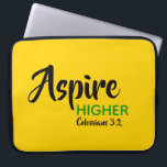 ASPIRE HÖHER Gelb Inspiration Christlich Laptopschutzhülle<br><div class="desc">Inspirationsbotschaft - Aspire Higher - mit Schriftzeichen Colossians 3:2 "Set deinen Geist auf die Dinge oben". Eine motivierend Nachricht, einfach aber stilvoll dargestellt. Text ist vollständig anpassbar, sodass Sie mit Ihrer eigenen Lieblingsnachricht und Scripturreferenz personalisieren können, oder Sie können verlassen, wie es ist. Ein großartiges Geschenk das ganze Jahr über...</div>