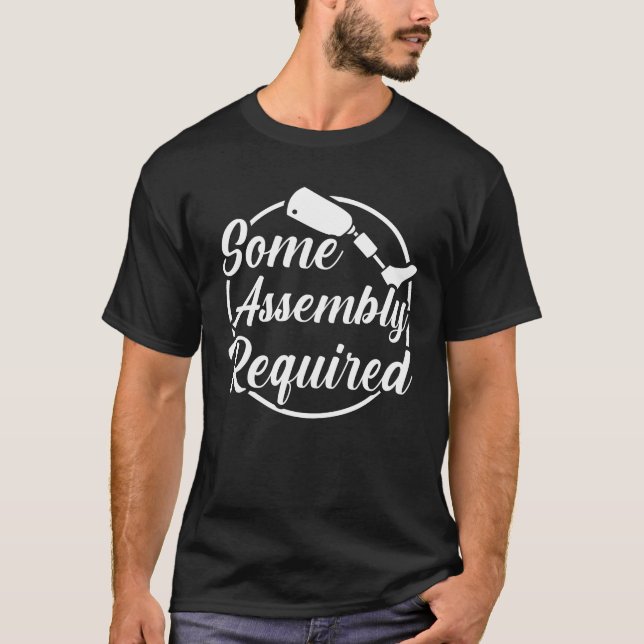 Assembly Required Funny Amputee Prosthetic Surgery T-Shirt (Vorderseite)