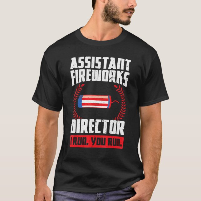 Assistent Fireworks Director I Run You Run Firewo T-Shirt (Vorderseite)