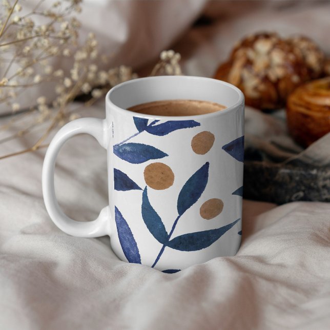 Äste und Beeren mit Aquarellfarben - Indigo und Be Kaffeetasse (Von Creator hochgeladen)