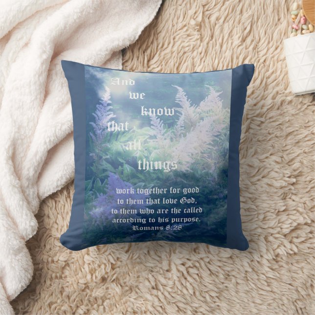 Astilbe Blue Mist Romans 8:28 Kissen (Decke)