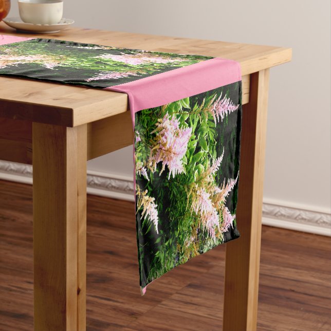 Astilbe Kurzer Tischläufer (Beispiel)