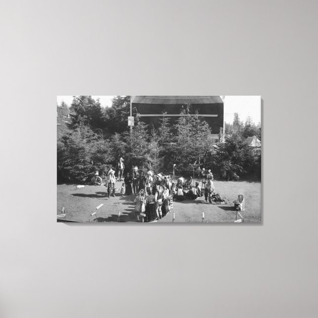 Astoria, Oregon, Tanz des Indischen Krieges im hun Leinwanddruck (Vorderseite)