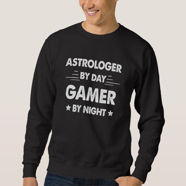 Astrologer By Day Gamer By Night Sweatshirt (Vorderseite)