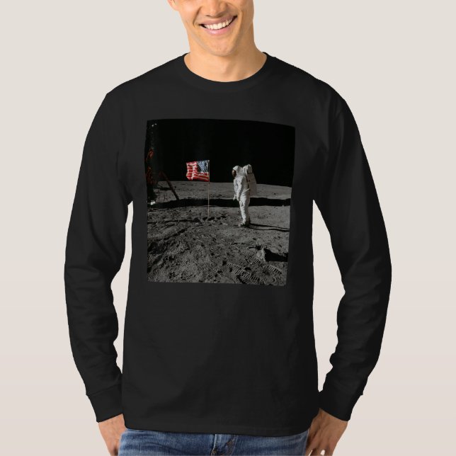 Astronaut and US Flag on Lunar Surface Apollo Moon T-Shirt (Vorderseite)