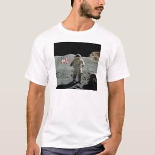 Astronaut Apollo 17 im Stier Littrow Tal T-Shirt