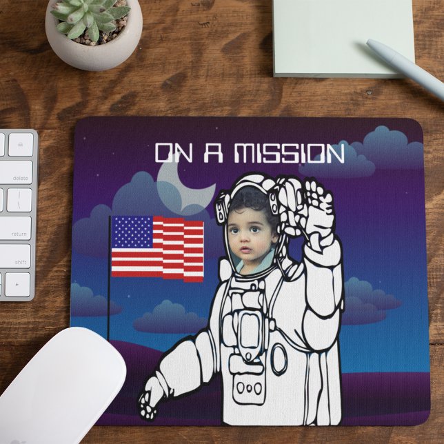 Astronaut auf dem Mond Weltraumjunge Mousepad (Von Creator hochgeladen)