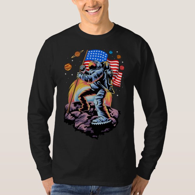 Astronaut auf der Mondusa-Flagge T-Shirt (Vorderseite)
