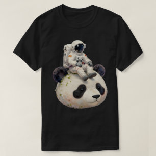 Astronaut auf einem Weltraumpanda Surreal, seltsam T-Shirt