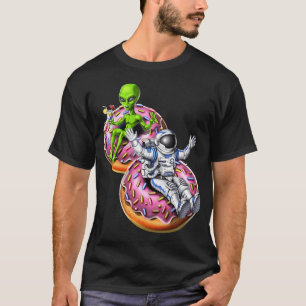 Astronaut Außerirdischer fährt Donut T-Shirt