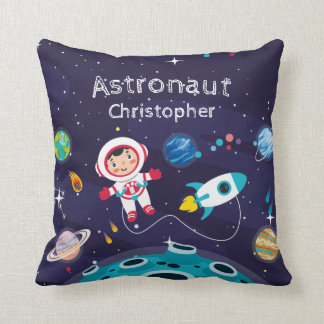 Astronaut child on the moon, monogrammed name kissen