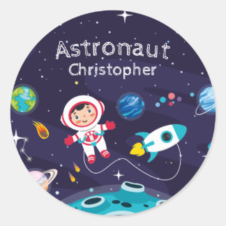 Astronaut child on the moon, monogrammed name  runder aufkleber