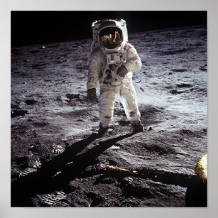 Astronaut, der auf dem Mond landet Poster