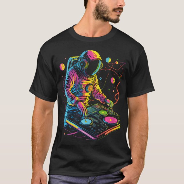 Astronaut DJ Djing im Raum EDM Cool Graphic T-Shirt (Vorderseite)