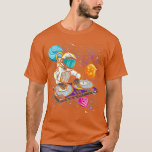 Astronaut DJ in einem Space-Anzug, der Musikstars  T-Shirt