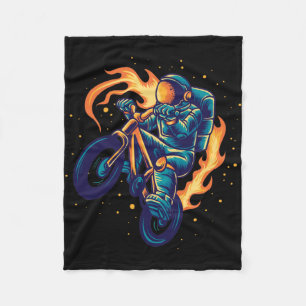 Astronaut fährt einen BMX Fleecedecke