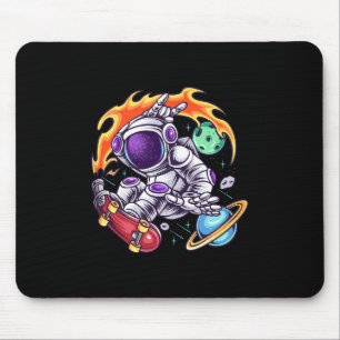 Astronaut fährt Skateboard im Weltraum zwischen de Mousepad