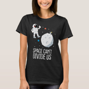 Astronaut für eine Fernbeziehung T-Shirt