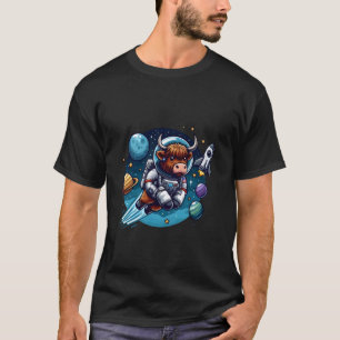 Astronaut Highland-Rind mit Planet fliegt im Weltr T-Shirt