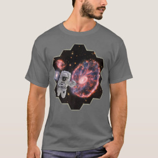 Astronaut im Cartwheel Galaxy Webb Weltraumtelesko T-Shirt