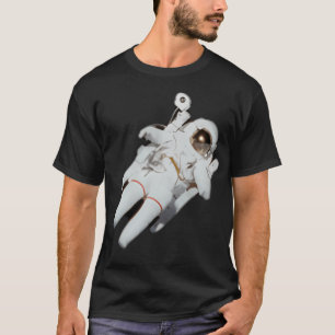 Astronaut im großen Weltraum T-Shirt