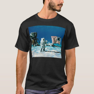 Astronaut im Ozean T-Shirt