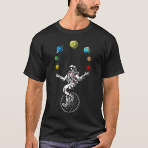 Astronaut jongliert Weltraumplaneten T-Shirt