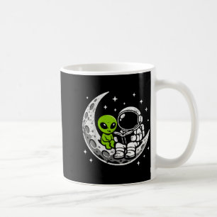 Astronaut liest Buch Alien Mond Weltraum  Kaffeetasse