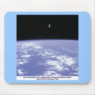 Astronaut McCandless freies Fliegen mit Jetpack Mousepad