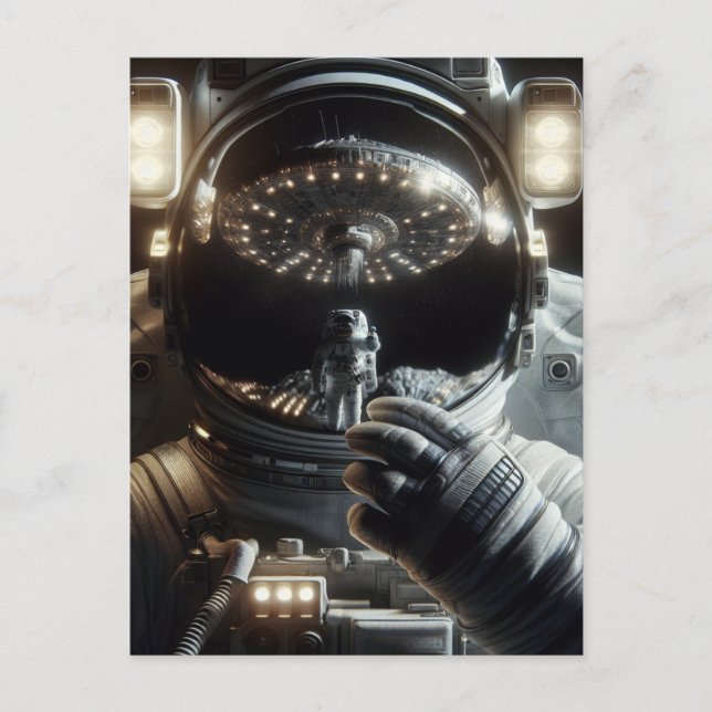 Astronaut mit Reflektion des UFO Postkarte (Vorderseite)