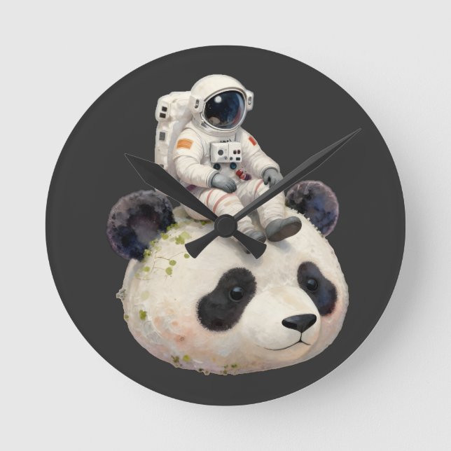 Astronaut on a Space Panda Surreal Weird and Fun Runde Wanduhr (Vorderseite)