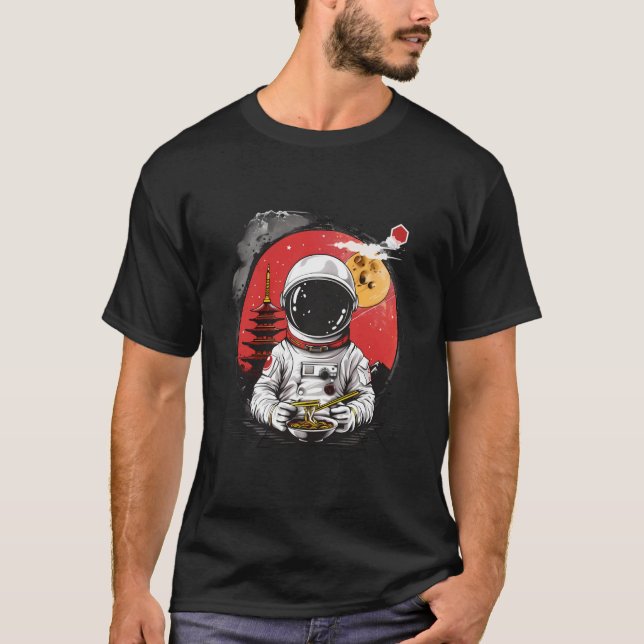 Astronaut Ramen Space Astronaut Eating Ramen Pagod T-Shirt (Vorderseite)