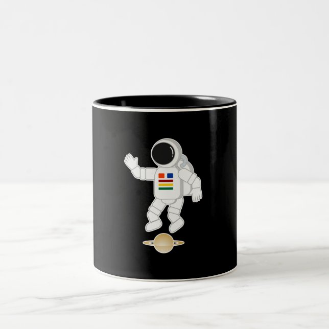 Astronaut Saturn Zweifarbige Tasse (Mittel)