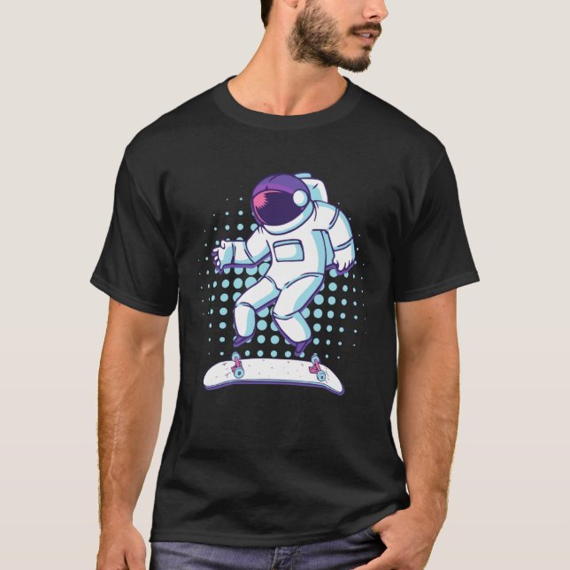 Astronaut Skateboarder In Space Gravity Zero Skate T-Shirt (Vorderseite)