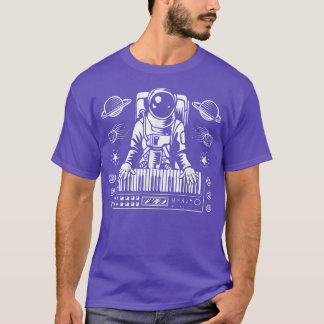 Astronaut spielt analoge Synthesizer-Raumkonzeptio T-Shirt