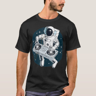 Astronaut spielt Turntable DJ in Space Stars T-Shirt