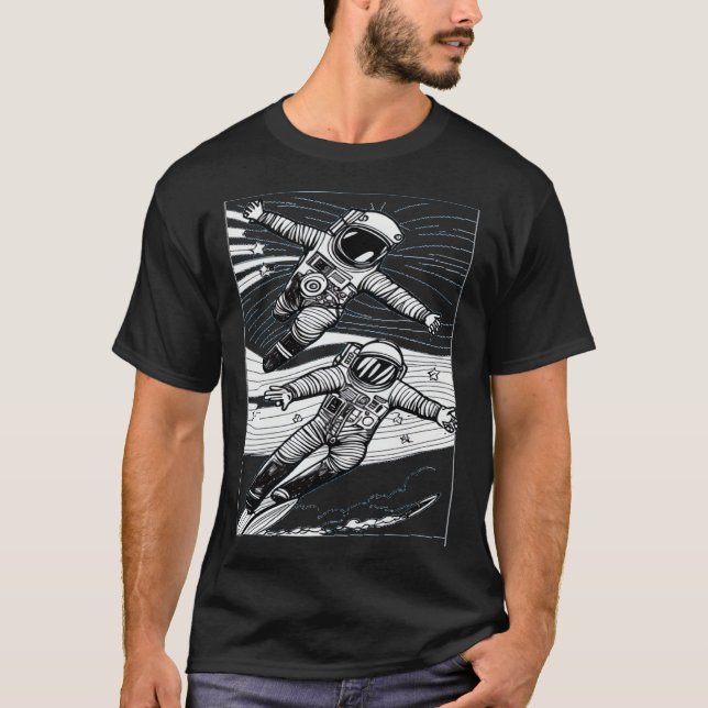 Astronaut Surfing in a Space Wave T-Shirt (Vorderseite)