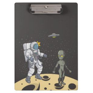 Astronaut und Außerirdischer Klemmbrett