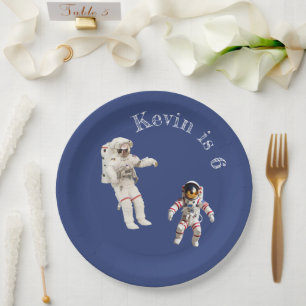 Astronauten im Monogrammnamen Pappteller