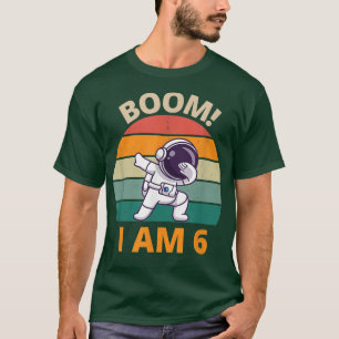 Astronauten Kinder, die zum Geburtstag schwingen 6 T-Shirt