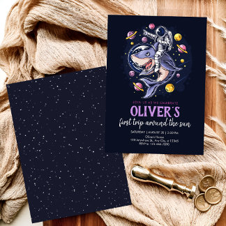 Astronauten reiten mit den Planeten im Weltraum ei Einladung