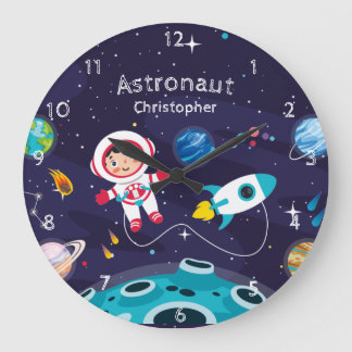 Astronautenkind auf dem Mond, mit Monogramm Name Große Wanduhr