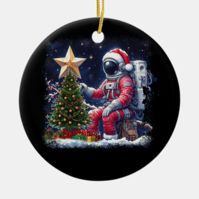 Astronautin in der Nähe des Weihnachtsbaum Weltrau Keramik Ornament (Vorne)