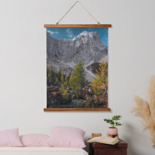 Atemberaubende Herbstlandschaft unter Bergen Wandteppich Mit Holzrahmen