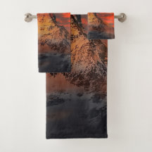 Atemberaubende matterhornrote Himmelslandschaft